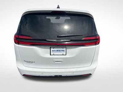 Used 2024 Chrysler Pacifica Touring-L