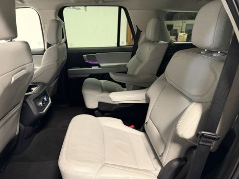 Used 2025 Ford Expedition Platinum image 28