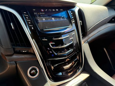 Used 2019 Cadillac Escalade Premium Luxury AWD/4WD image 19