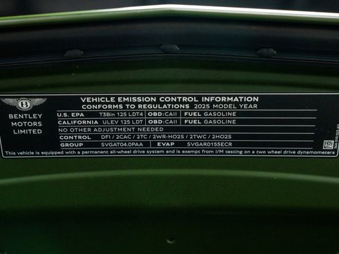 Used 2025 Bentley Bentayga image 46