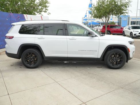 Used 2023 Jeep Grand Cherokee L Limited image 4