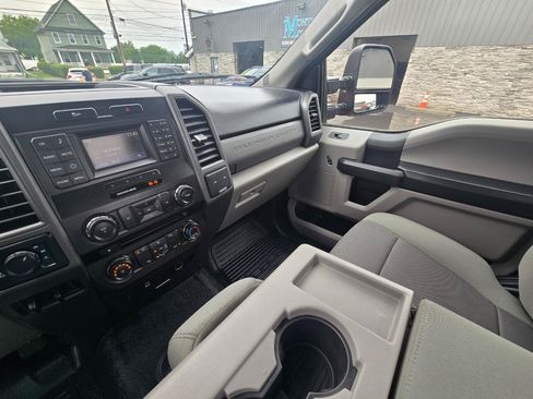 Used 2017 Ford F250 XL w/ Power Equipment Group AWD/4WD image 10