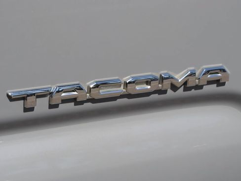 Used 2020 Toyota Tacoma TRD Off-Road AWD/4WD image 47