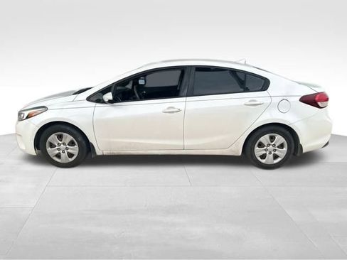 Used 2017 Kia Forte LX w/ LX Popular Package image 3