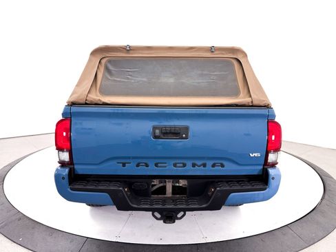 Used 2019 Toyota Tacoma TRD Off-Road w/ Technology Package AWD/4WD image 14