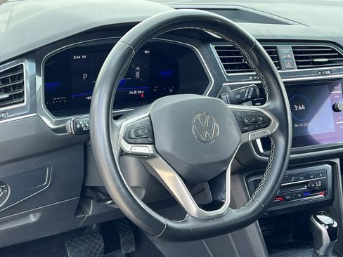 Used 2022 Volkswagen Tiguan SE AWD/4WD image 10