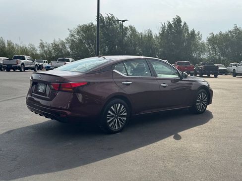 Used 2024 Nissan Altima 2.5 SV FWD image 6