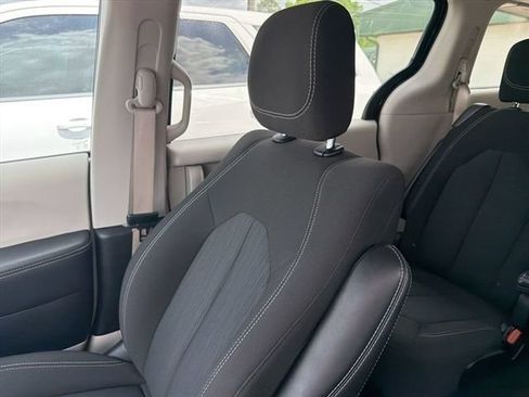 Used 2023 Chrysler Voyager LX FWD image 11