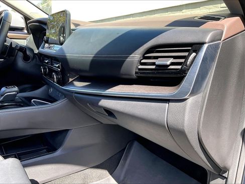 Used 2023 Nissan Rogue Platinum AWD/4WD image 16