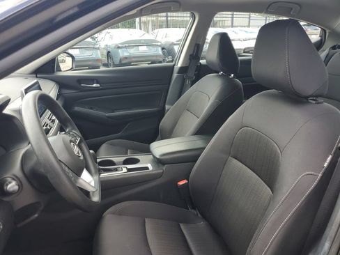 Used 2025 Nissan Altima 2.5 SV FWD image 15