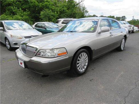 Used 2003 Lincoln Town Car Signature image 17