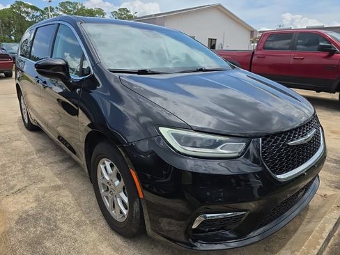 Certified 2023 Chrysler Pacifica Touring-L FWD image 6