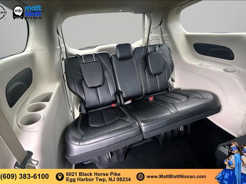 Used 2024 Chrysler Pacifica Touring-L FWD image 25