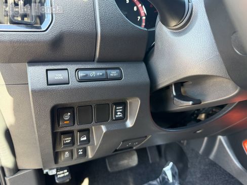 Used 2025 Nissan Frontier PRO-4X w/ Pro Convenience Package AWD/4WD image 25