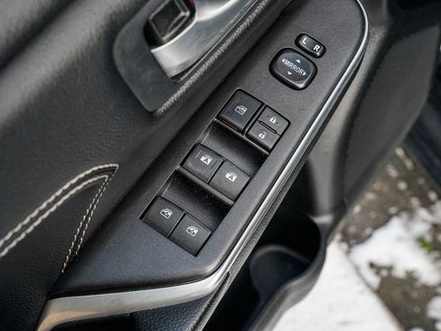 Used 2017 Toyota Camry XLE w/ Moonroof Package image 9