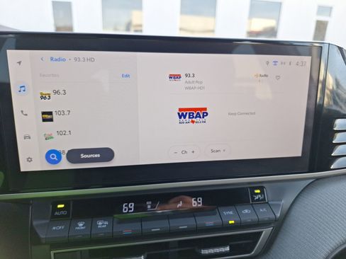 Used 2025 Toyota Camry SE w/ Multimedia Upgrade Package image 24