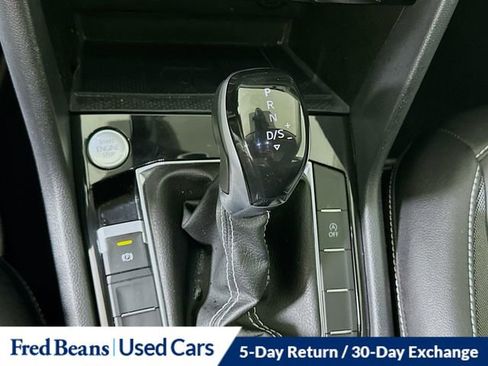 Used 2023 Volkswagen Taos SE w/ Panoramic Sunroof Package image 17