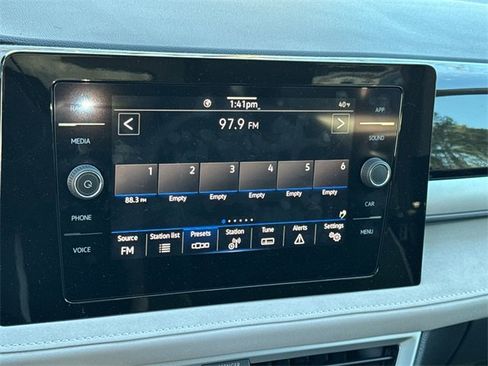 Used 2025 Volkswagen Taos SE image 28