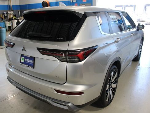 Used 2025 Mitsubishi Outlander SE AWD/4WD image 24