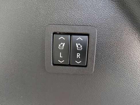 Used 2024 Buick Enclave Avenir image 19