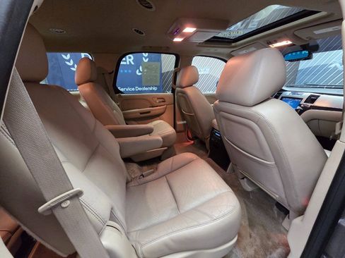 Used 2012 Cadillac Escalade Luxury RWD image 26