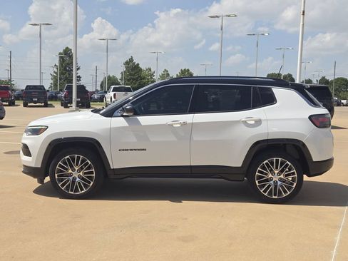 Used 2022 Jeep Compass Limited w/ Elite Group AWD/4WD image 4