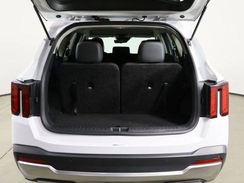 Used 2024 Kia Sorento S image 19
