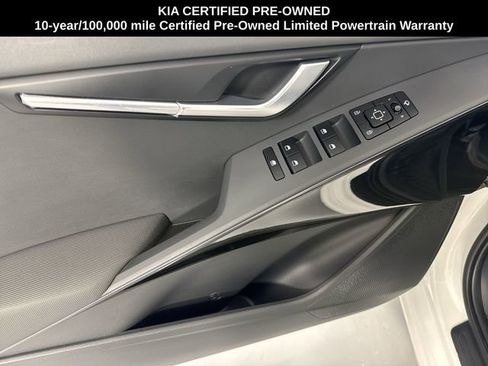 Certified 2025 Kia Niro EX Touring image 19