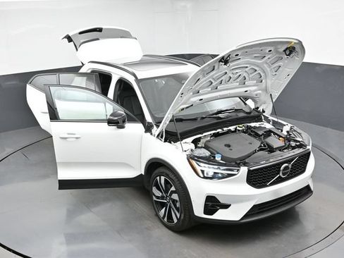 Used 2023 Volvo XC40 B5 Ultimate w/ Protection Package Premier AWD/4WD image 49