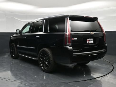 Used 2019 Cadillac Escalade Luxury AWD/4WD image 12