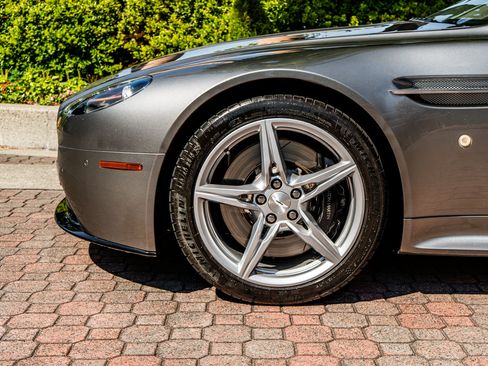 Used 2016 Aston Martin V8 Vantage S RWD image 4