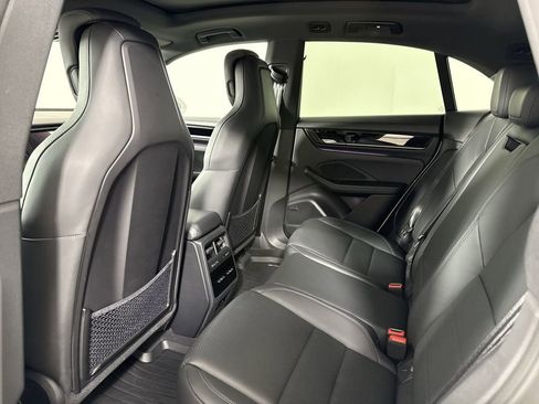 Certified 2025 Porsche Macan 4 Electric image 27