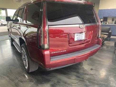 Used 2019 Cadillac Escalade Premium Luxury AWD/4WD image 6