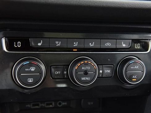 Used 2018 Volkswagen Tiguan SE w/ Panoramic Sunroof Package AWD/4WD image 14