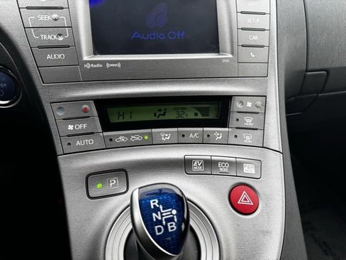 Used 2014 Toyota Prius Three image 9