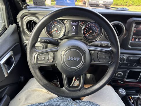 Used 2023 Jeep Wrangler Sport AWD/4WD image 15