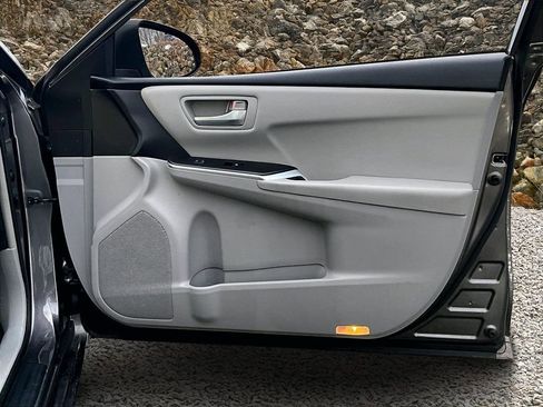 Used 2015 Toyota Camry LE image 21