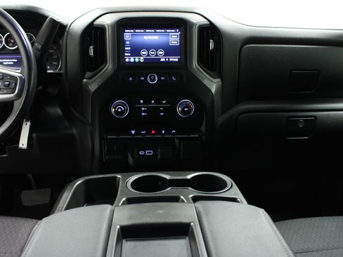 Used 2022 Chevrolet Silverado 2500 Custom w/ Custom Value Package AWD/4WD image 18