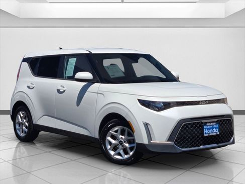 Used 2023 Kia Soul LX w/ LX Technology Package FWD image 2