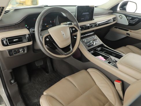 Used 2023 Lincoln Aviator Reserve w/ Equipment Group 201A image 9