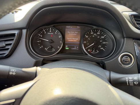 Used 2020 Nissan Rogue SL image 25