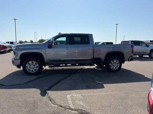 Used 2024 Chevrolet Silverado 2500 High Country w/ Technology Package AWD/4WD image 4