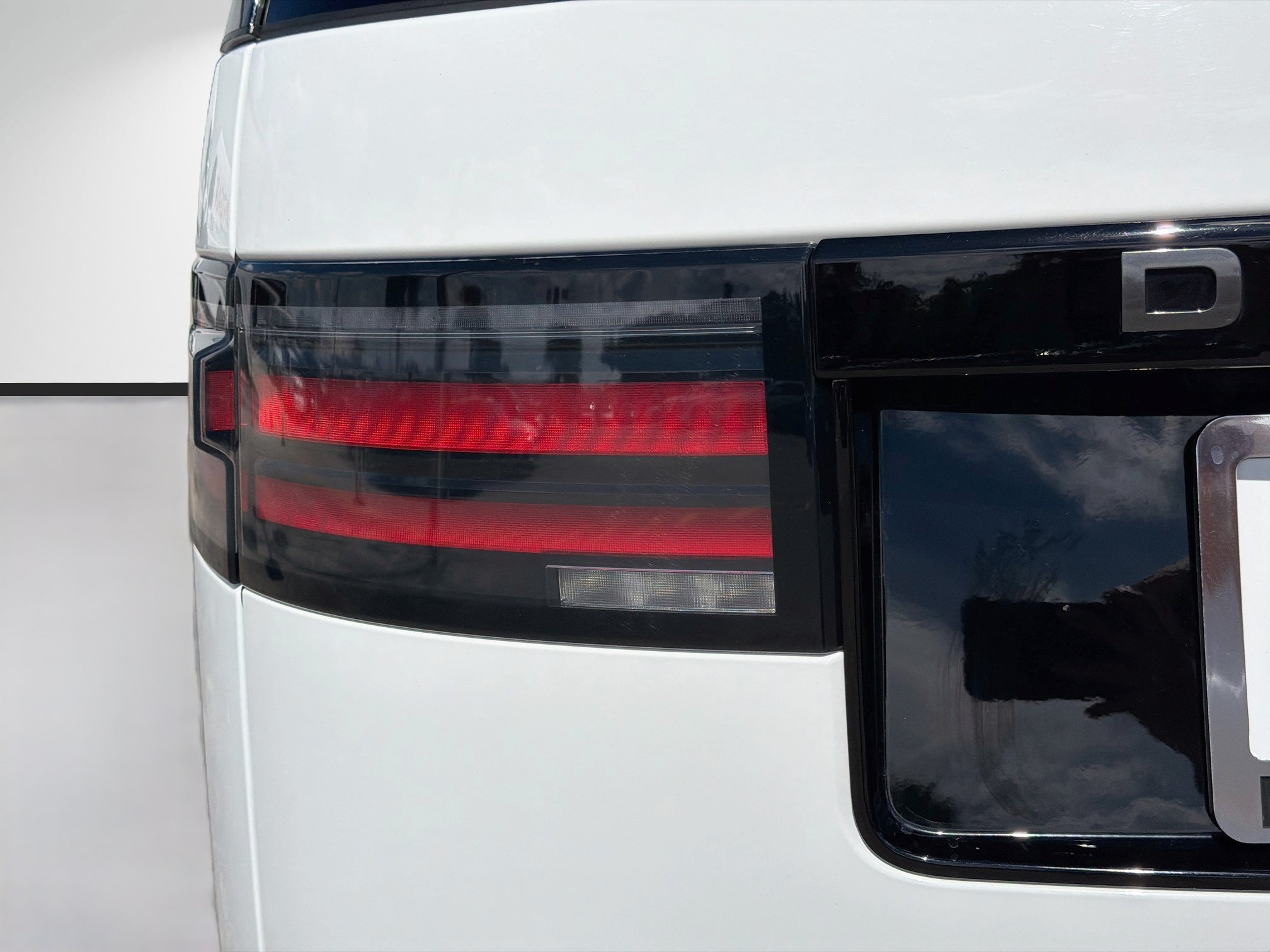 Used 2025 Land Rover Discovery Dynamic SE AWD/4WD image 10