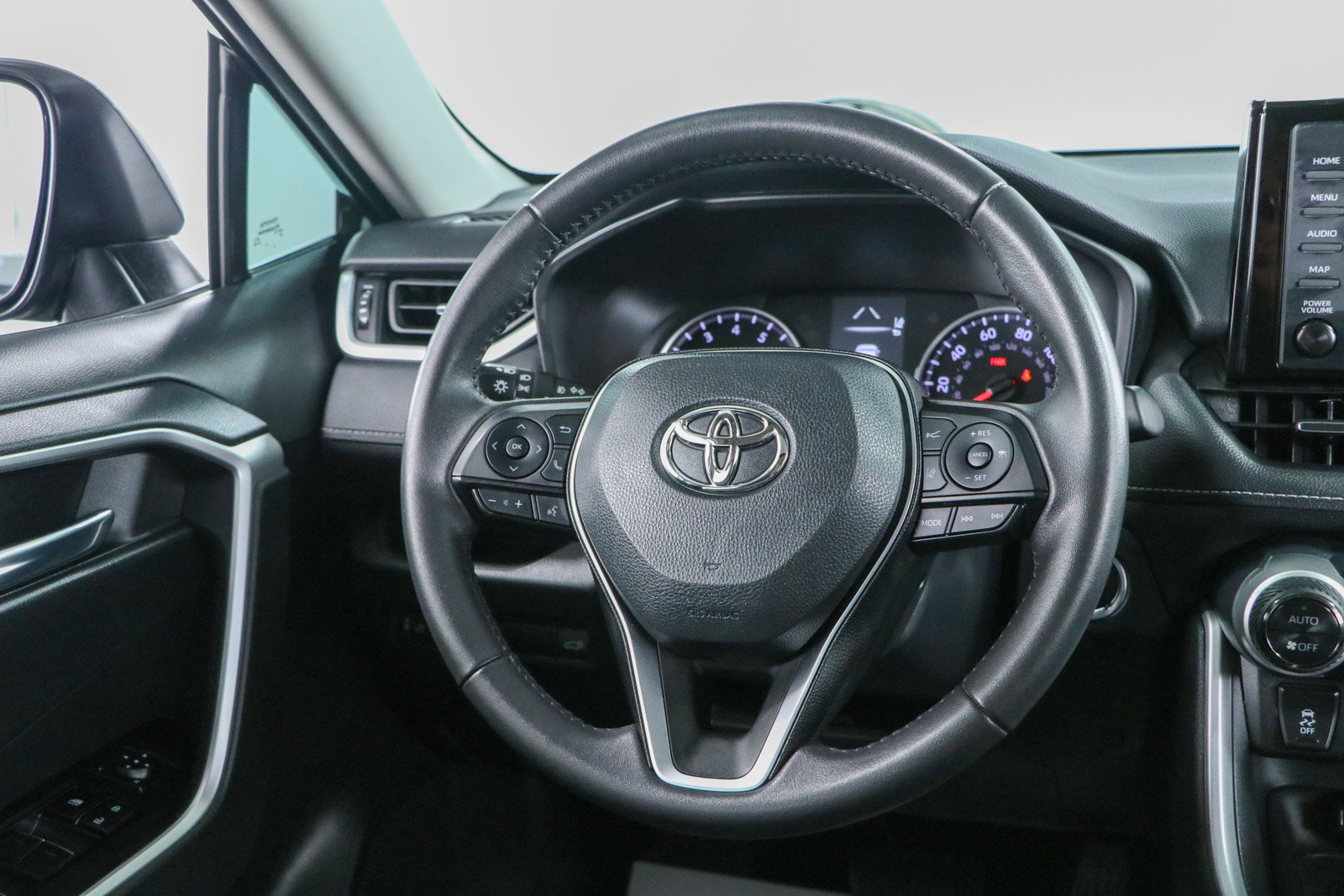 Used 2022 Toyota RAV4 XLE Premium FWD image 12