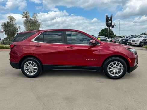 Used 2024 Chevrolet Equinox LT FWD image 2