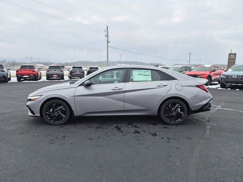 New 2026 Hyundai Elantra SEL Sport image 4