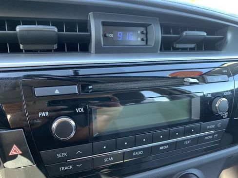 Used 2015 Toyota Corolla L FWD image 21
