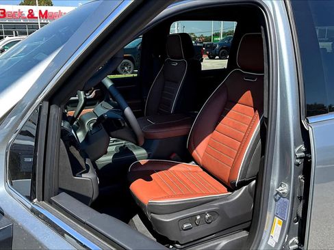 Used 2025 GMC Sierra 3500 Denali Ultimate image 18