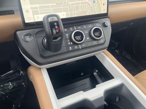 New 2026 Land Rover Defender 130 X-Dynamic SE AWD/4WD image 29