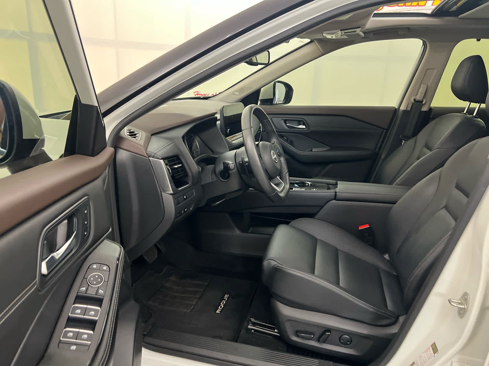 Used 2023 Nissan Rogue SL w/ SL Premium Package FWD image 15